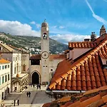 Stradun In The Heart Of Old * דוברובניק